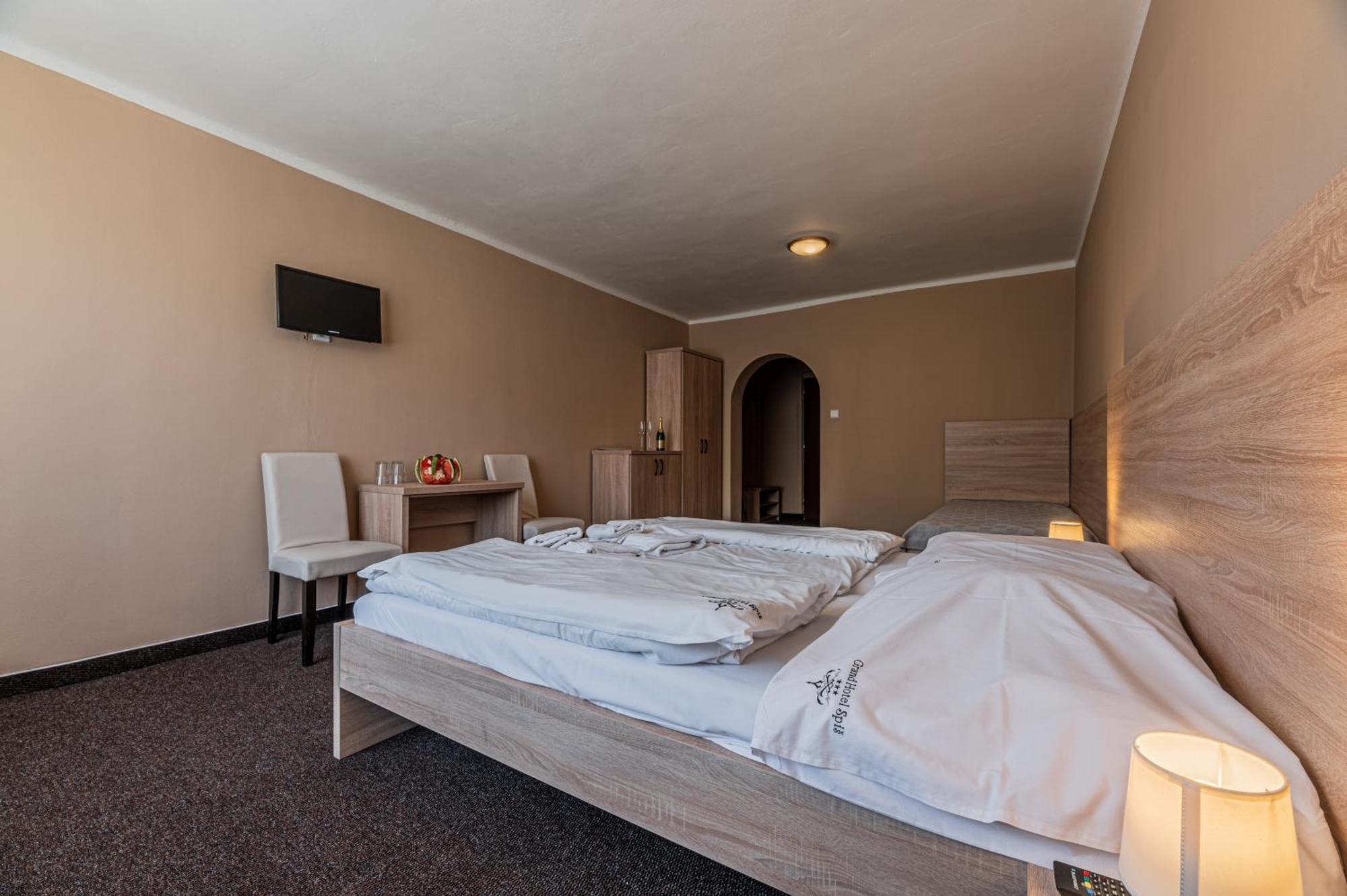 Grand Hotel Rooms Spišské Tomášovce Exterior foto